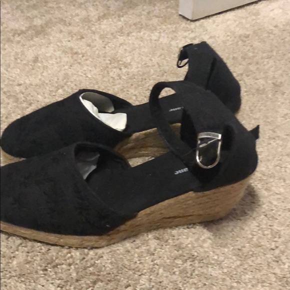 Valley Lane Shoes Nwot Black Wedge Sandals Poshmark